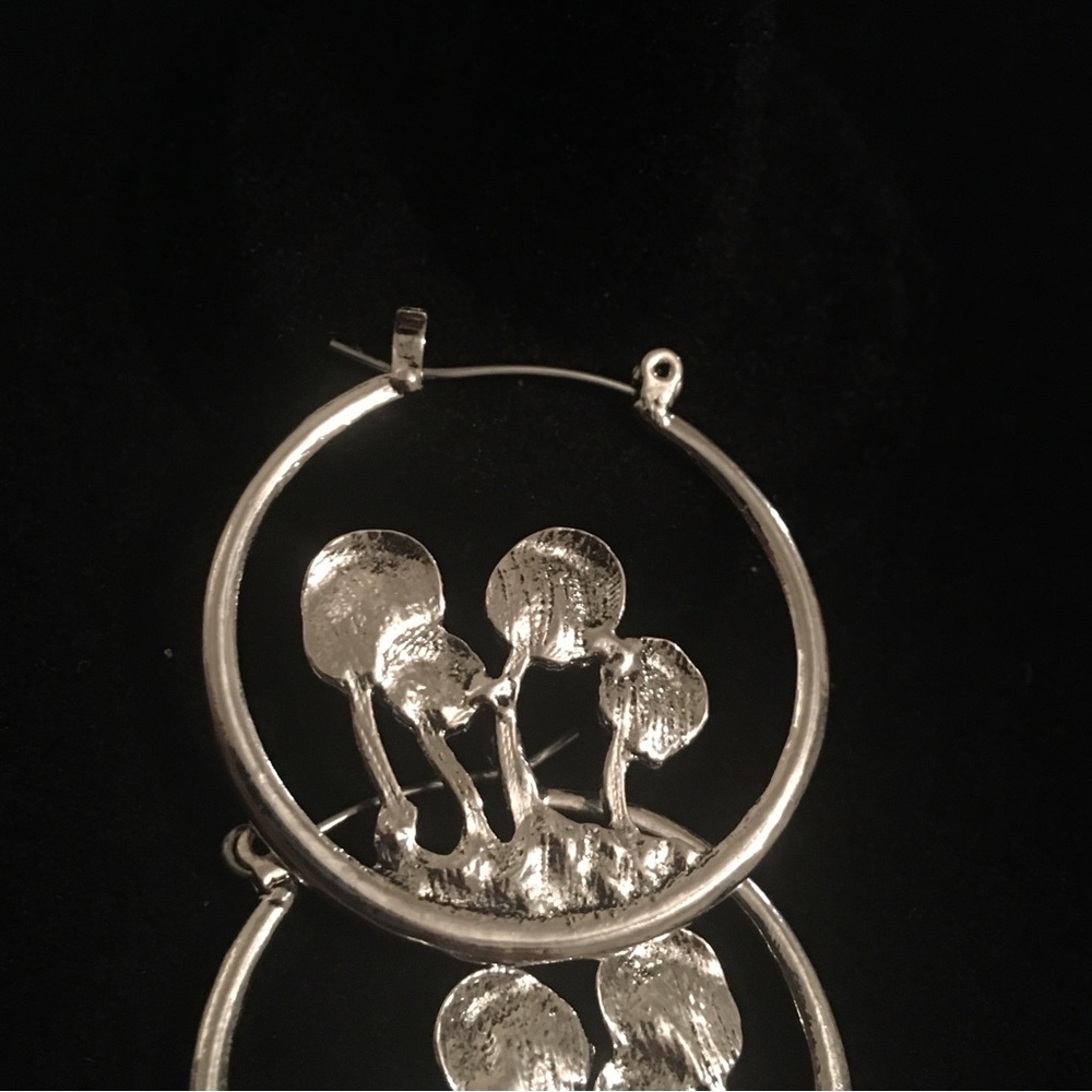 Retro Bohemian Style Silver Mushroom Hoop Earrings - Picture 4 of 6